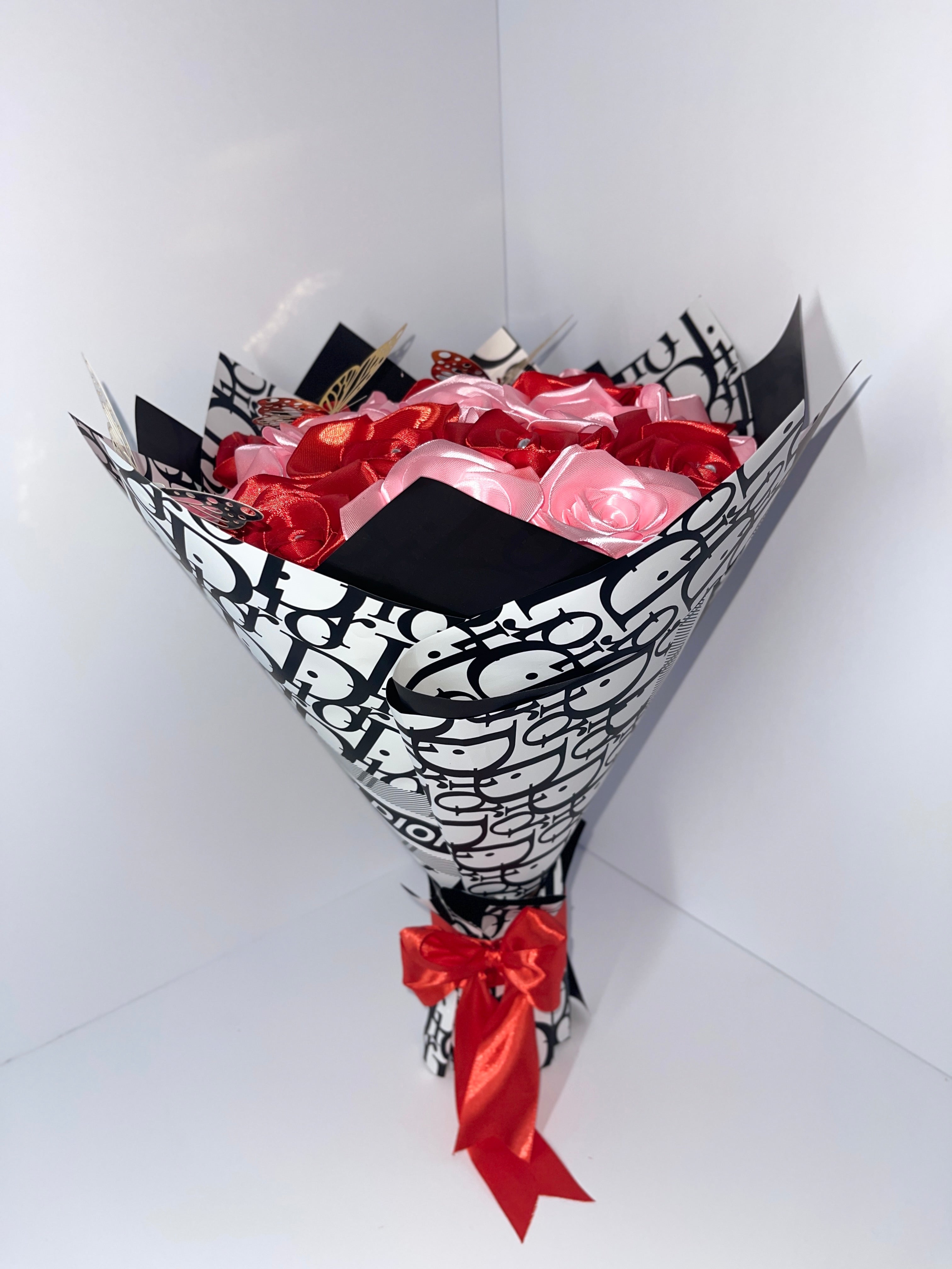 Prestige Edition Eternal Satin Rose Bouquet – Pink & Red (18-rose)