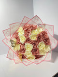 Ramo de Rosas Hecho a Mano con Cinta de Satén - Oro Rosa y Crema (32 Rosas)