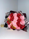 Ramo Eterno de Rosas de Satén Edición Prestigio – Rosa y Rojo (18 rosas)