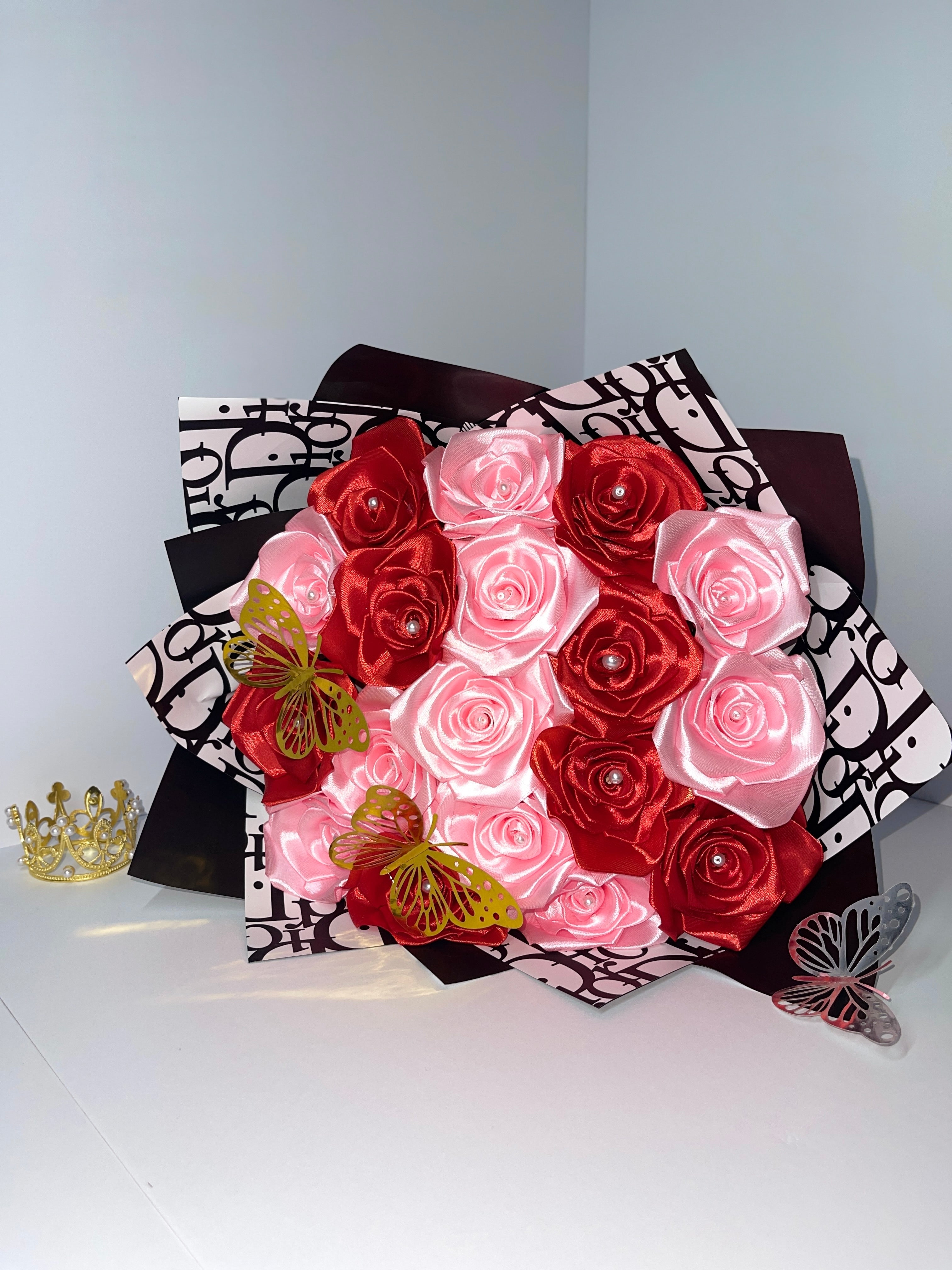 Prestige Edition Eternal Satin Rose Bouquet – Pink & Red (18-rose)