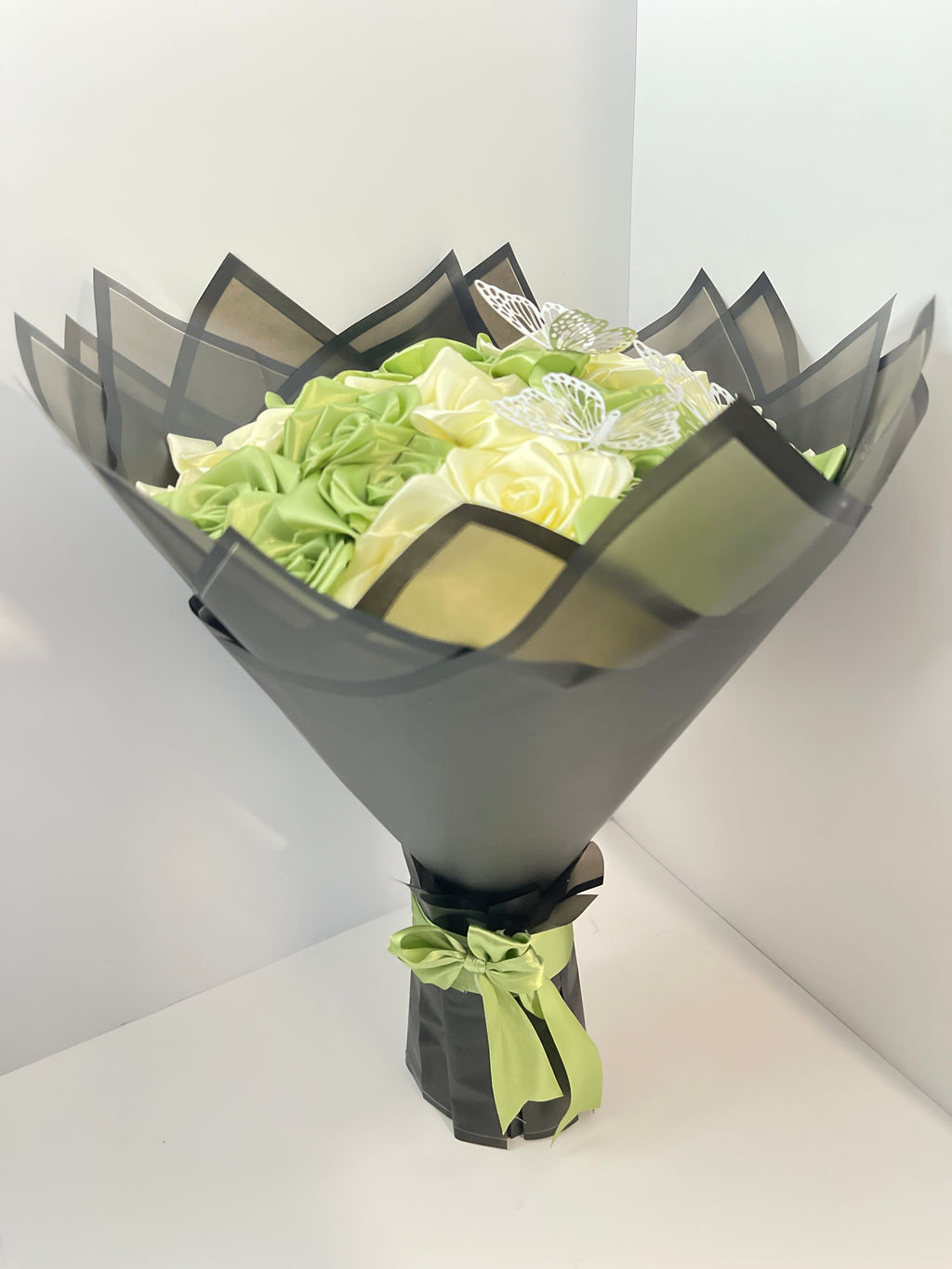 Luxury Satin Rose Bouquet – Sage Green & Cream Edition (34-Rose)