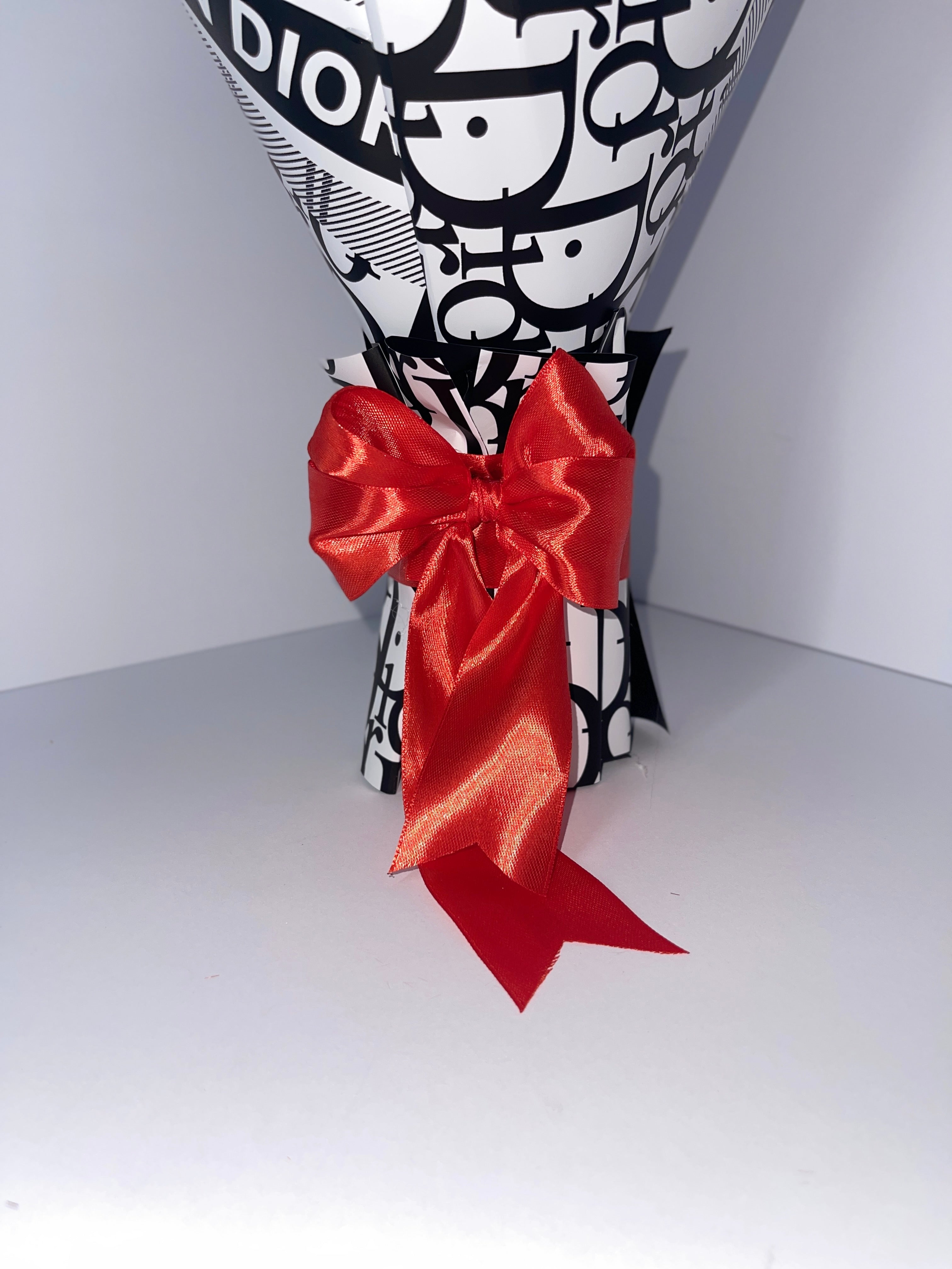 Ramo Eterno de Rosas de Satén Edición Prestigio – Rosa y Rojo (18 rosas)