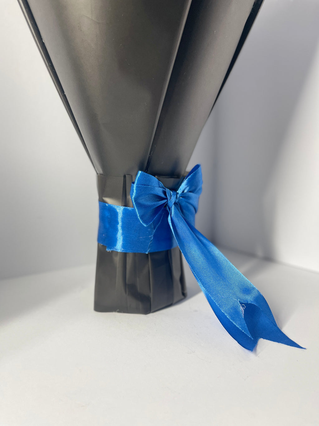 Handcrafted Satin Ribbon Rose Bouquet - Two-Tone Blue Ombre Design with Sleek Black Wrap