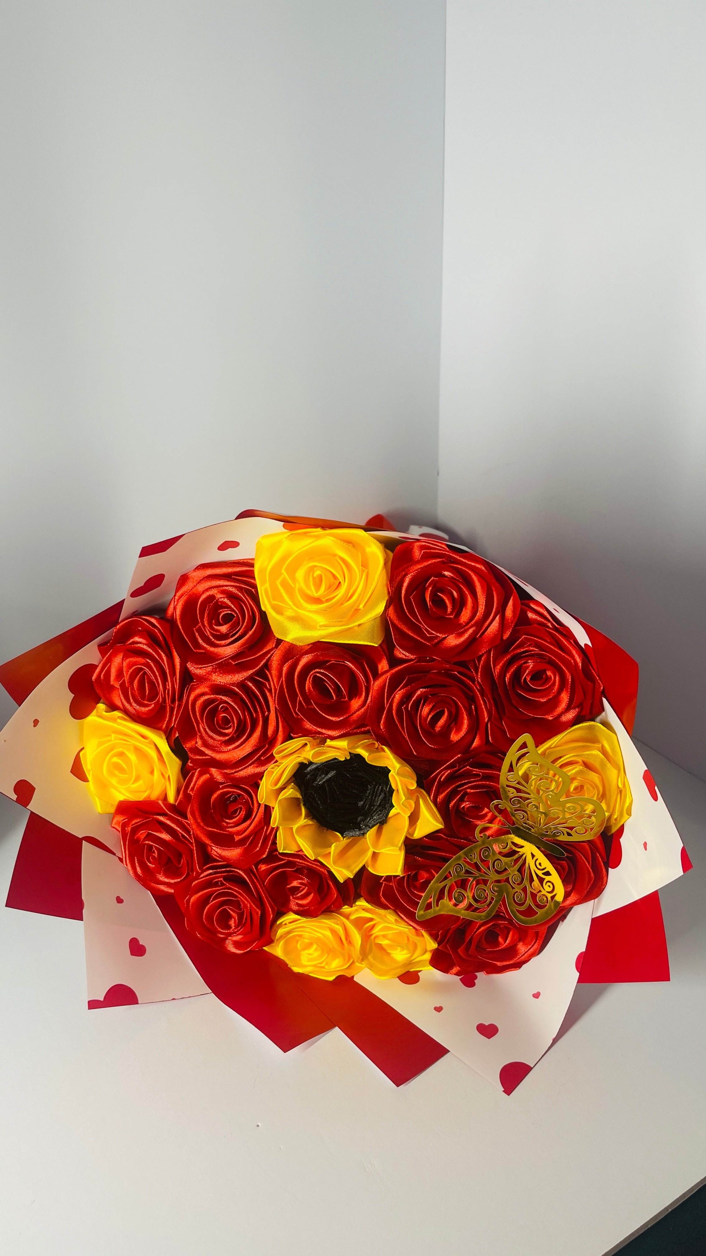 Elegant 19-Stem Ribbon Sunflower & Rose Bouquet – Everlasting Floral Gift⁠