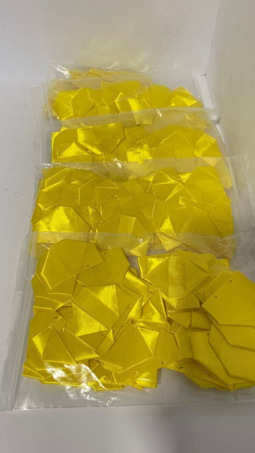 100-Piece Satin Rose Petals