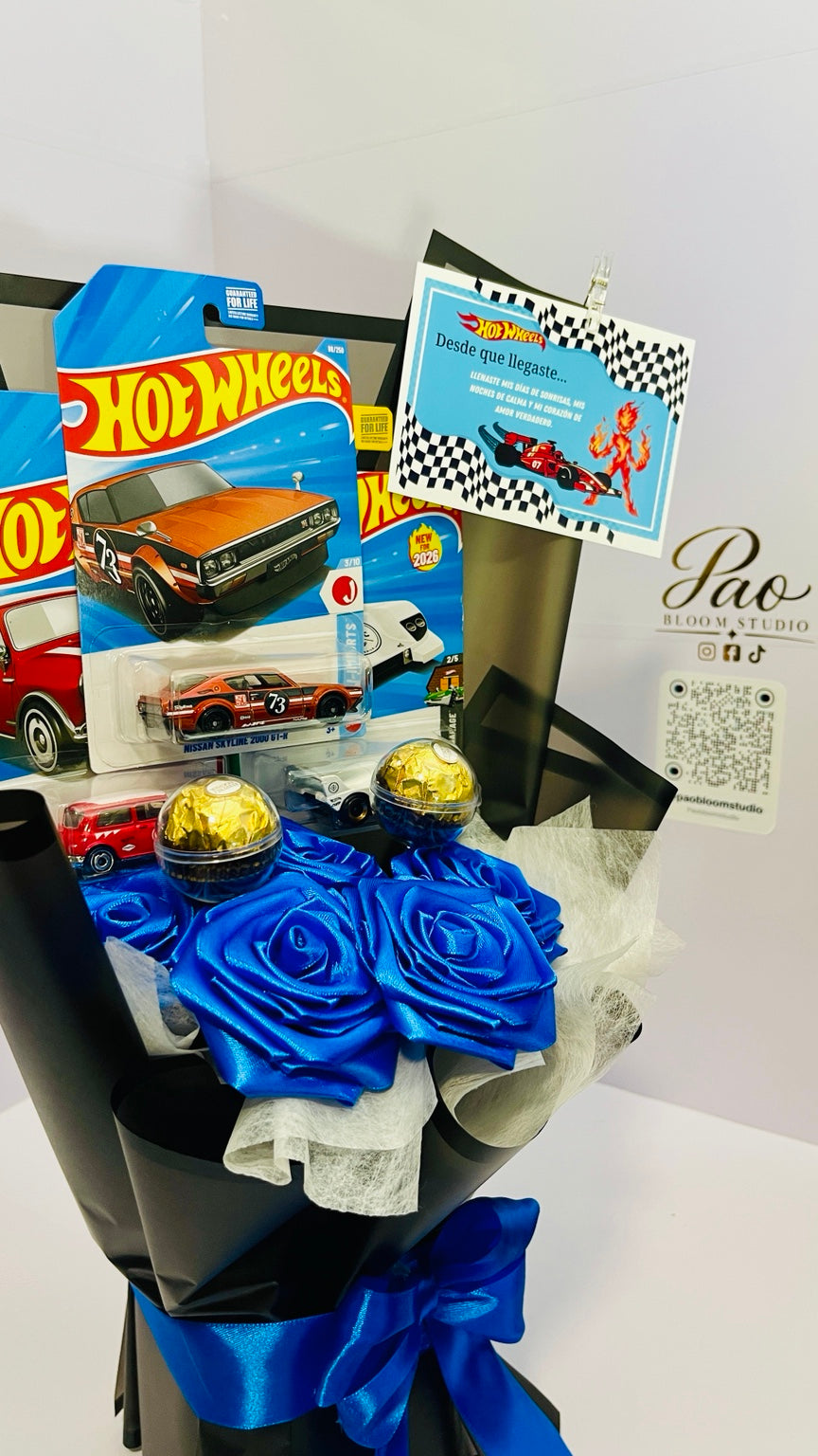 Detail view of racing-inspired blue gift bouquet