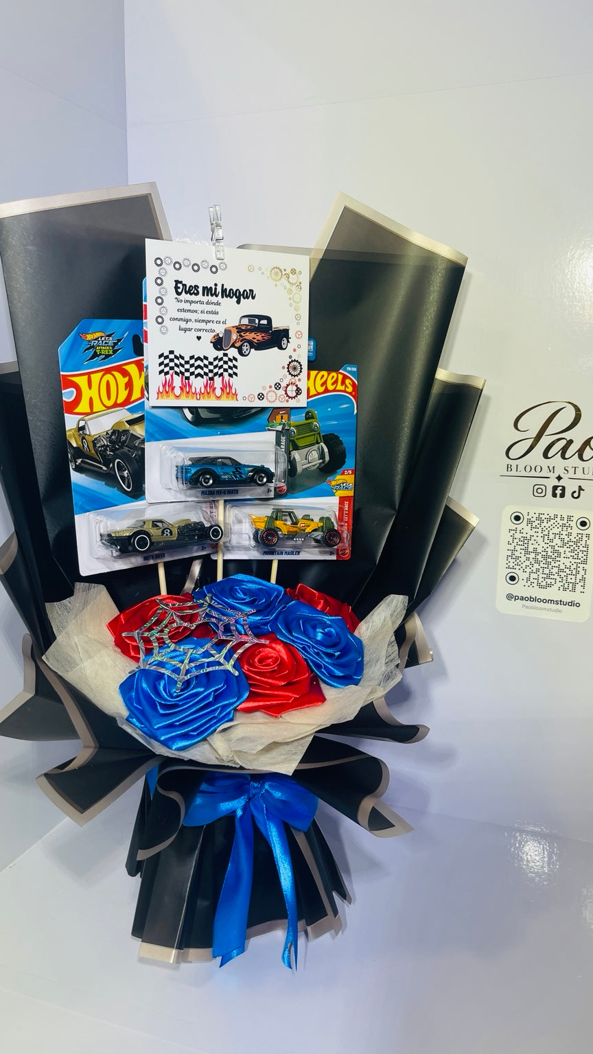 Red and blue racing gift bouquet on display