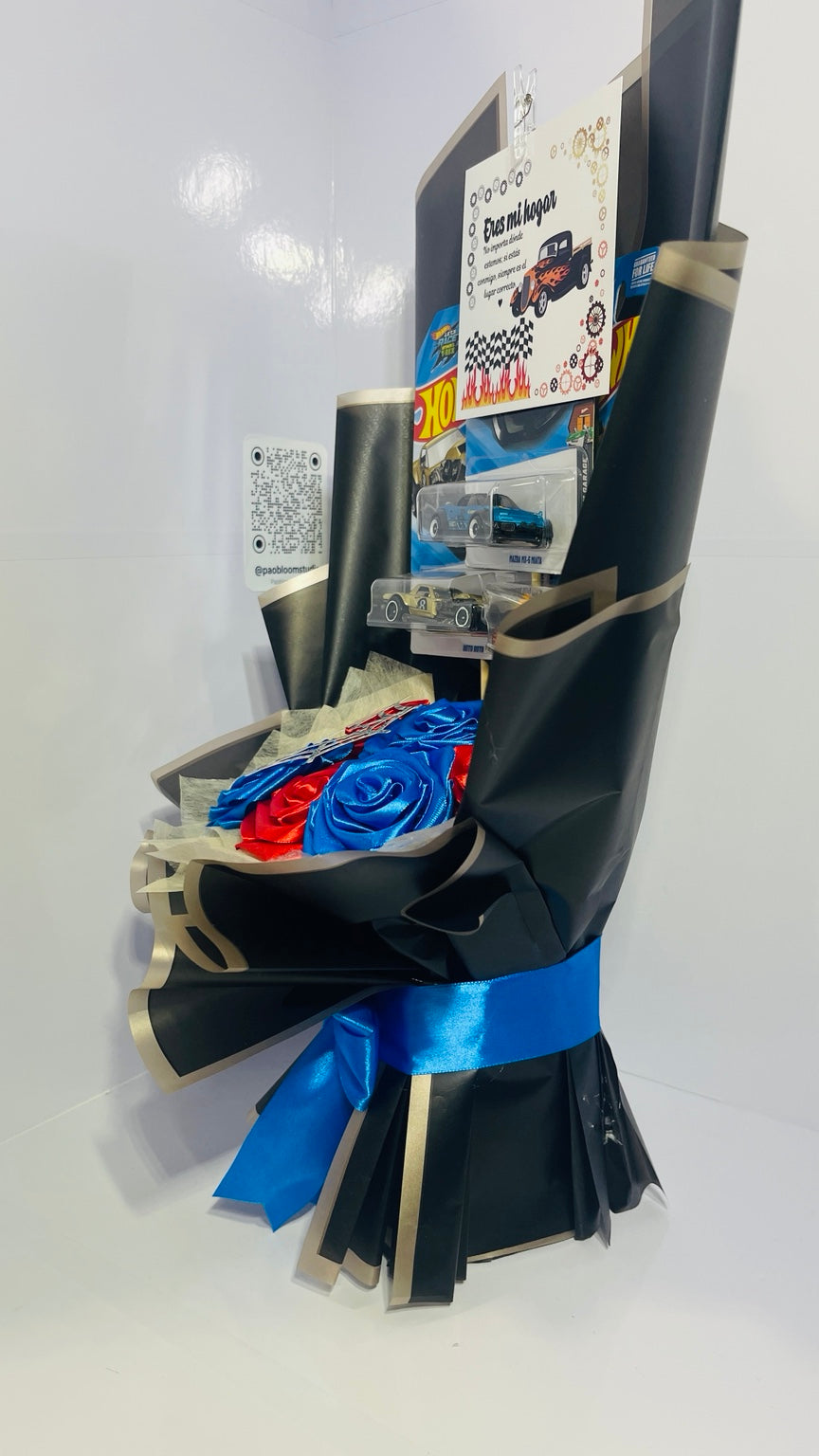 Right side view of personalized racing bouquet